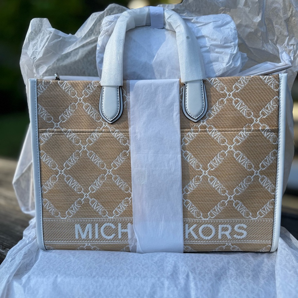 Gigi Monogram Large Grab Tote by MICHAEL Michael Kors - Picture 4 of 6